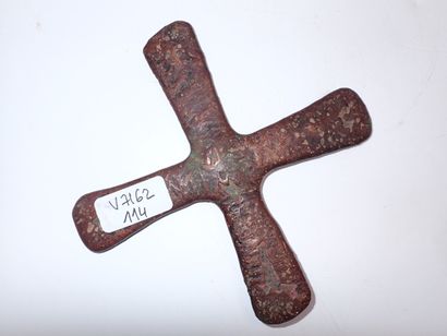 null LOT AFRIQUE : Quatre croix monnaie en cuivre du Katanga, RDC, milieu XXe
Une...