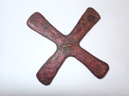 null LOT AFRIQUE : Quatre croix monnaie en cuivre du Katanga, RDC, milieu XXe
Une...