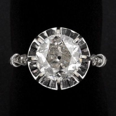 null Bague diamant taille ancienne 1,40 carat environ, épaulée de diamants taille...