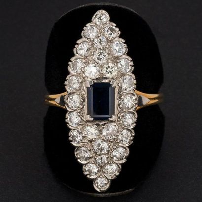 null Bague marquise Saphir, 1.30 carat environ, entourage diamants taille brillant...