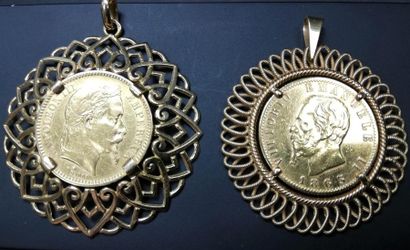 null Deux pièces en or ( 20 fr et 20 lires) présentés en pendentifs or 
Vers 1960
Poids:...