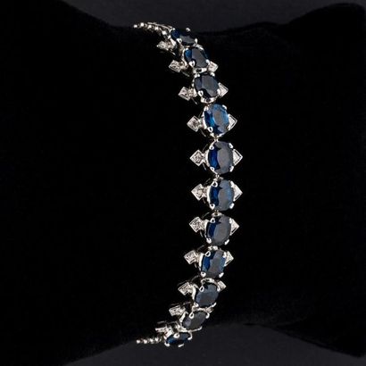 null Bracelet articulé or gris 9 k, saphirs et diamants taille 8/8
Poids brut : 9,3...
