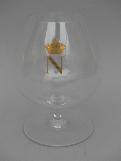 null Suite de quatre verres en cristal à Cognac "Napoléon"
H : 1 cm