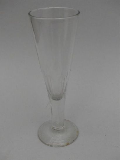 null Huit flutes de Champagne en verre et cristal 
(deux modèles différents : cinq...