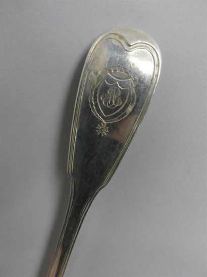 null Cuillère à ragout en argent, modèle à filets, chiffrée.
Poinçon Minerve. 1818-1838
Poids...