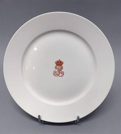 null SEVRES, Château des Tuileries, 1844
Assiette en porcelaine au monogramme de...