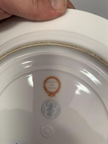 null SEVRES, Château des Tuileries, 1844
Assiette en porcelaine au monogramme de...