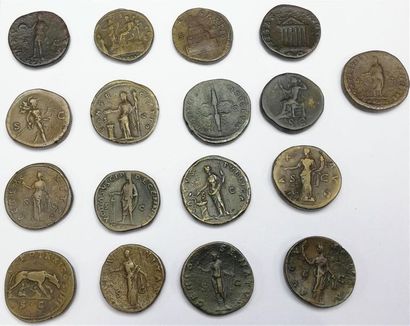 null Lot de 17 sesterces en bronze, Antonin le Pieux et Faustine. 