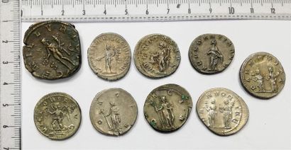 null Lot de 9 monnaies comprenant: 1 sesterce, 8 Antoniniens de Trajan Dèce.