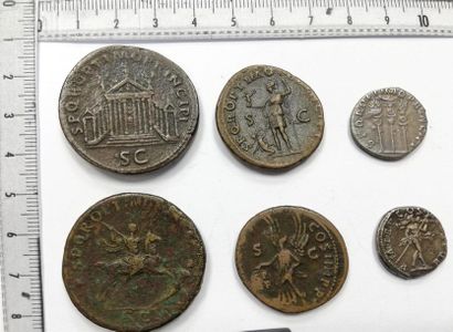 null Lot de 6 monnaies de Trajan comprenant : 2 Sesterces (un revers rare) , 2 As,...
