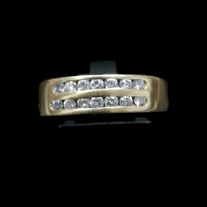 null (AC) Bague jonc diamant taille brillant, monture or 
Poids brut : 4.8 g - Doigt:...