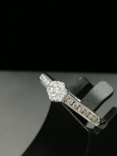 null Bague diamants taille brillant, monture 9 K or gris 
Poids brut : 1,7 g. Doigt...