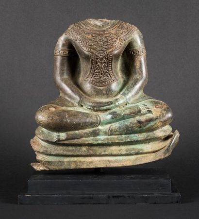 Torse de Bouddha en bronze de belle patine...