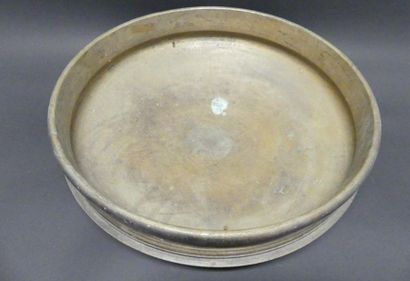 null Large vasque en bronze (uruli).
Inde.
Diam : 62 cm