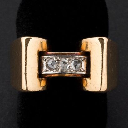 null Bague tank diamants taille rose, monture or 
Vers 1940 
Poids brut : 9.1 g -...