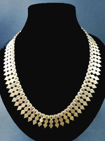 Collier drapperie or 
Poids: 52 g - L: 44...