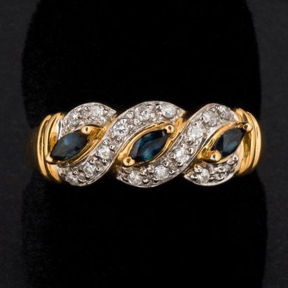 null Bague croisillon, saphirs et diamants taille brillant, monture or 
Poids brut...