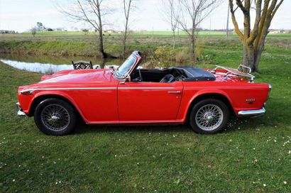 TRIUMPH TR5 PI, rouge, skaï noir 
TRIUMPH TR5 PI, red, black leatherette 



1st...