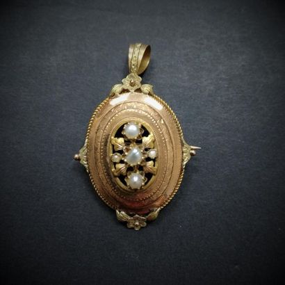 null Broche pendentif en or et demi-perles 
Poids brut : 5.2 g Poinçon tête de cheval...