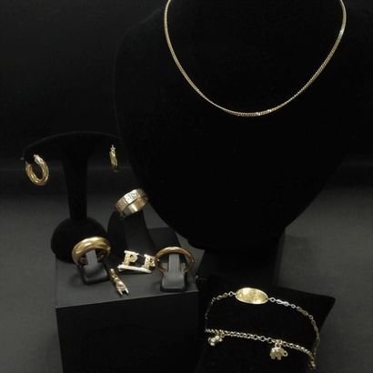Lot de bijoux en or : chaines, bagues, boucles...