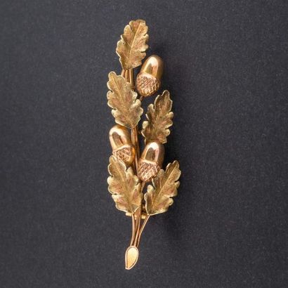 null Broche barrette " feuille de chêne et glands" en or 
Poids brut : 4.7 g - H:...