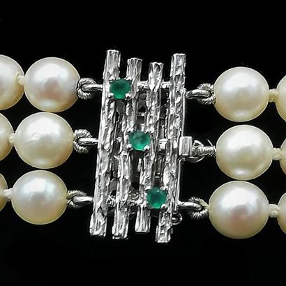 null Bracelet triple-rang perles de culture diam : 6mm environ, intercalaire et fermoir...