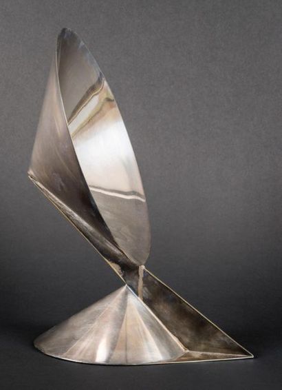 null DESNY (Clément NAUNY, dit) (1900-1969)
Sculpture en métal argenté formée de...
