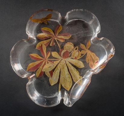 null Amédée de CARANZA (1843-1914)
Plateau polylobé en verre émaillé à décor de feuilles...
