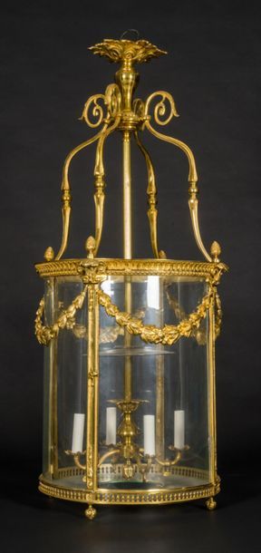 null Importante lanterne de vestibule à quatre bras de lumière en bronze ciselé et...