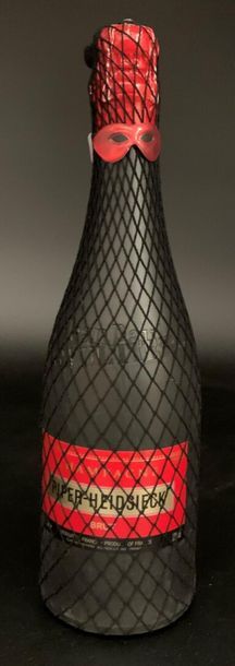 null 1	 bouteille 	CHAMPAGNE 	"Jean-Paul Gaultier", 	Piper-Heidsieck 	("bas résille...