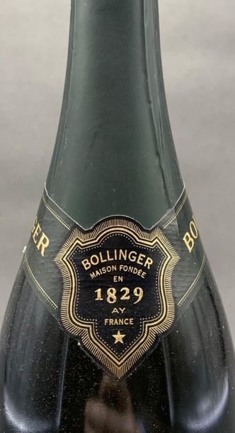 null 1	 bouteille 	CHAMPAGNE 	"Grande Année", 	Bollinger 	1990
