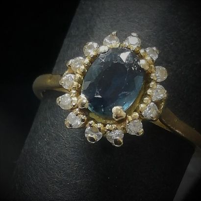 null Bague marguerite pierre bleue, entourage diamants taille brillant, monture or...