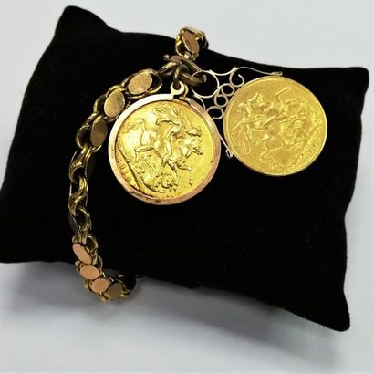 null Bracelet en or et deux pièces Souverains or montés en breloques or
Poids : 25,7...