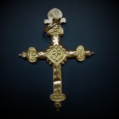null Pendentif croix Jeannette en or.

Fin XVIIIème Début XIXème

Poids : 1.9 g -...