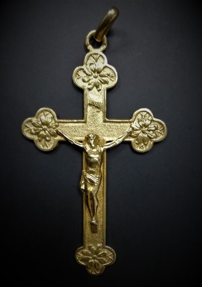 null Croix pendentif Christ en or.

Poids: 5.7 g- H: 5 cm