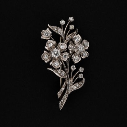 null Broche fleurs diamants taille brillant 1.50 carat environ, monture or gris 

Vers...