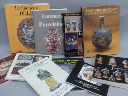 null FAIENCE : Lot de 10 livres et catalogues d'expositions :

Les faïences de Delft...