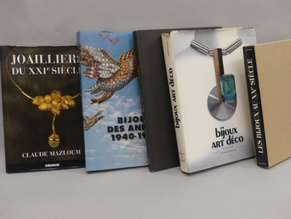 null BIJOUX XX-XXIe Lot de 5 volumes :

Joailliers du XXIe s / Claude Mazloum / Gremese

Bijoux...