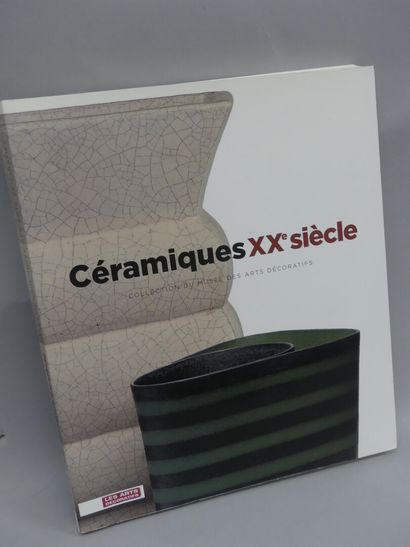 null CERAMIQUE XXe Lot de 2 volumes : 

CERAMIQUE XXe, Collection du Muése des Arts...