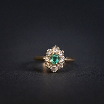 null Green stone daisy ring with rose cut diamonds, gold setting 

Marked with a...