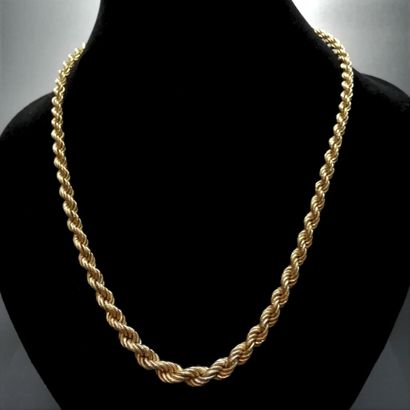 null Necklace in braided gold 

Weight : 18.8 g - L : 45 cm