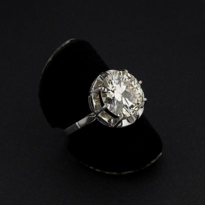 null Bague solitaire diamant taille brillant 4.68 carats, couleur N-R, pureté VVS2,...