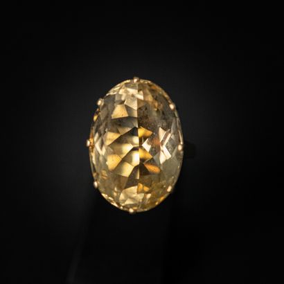 null Cocktail ring with citrine 45 carats, gold setting 

Gross weight: 18.2 g- Finger:...