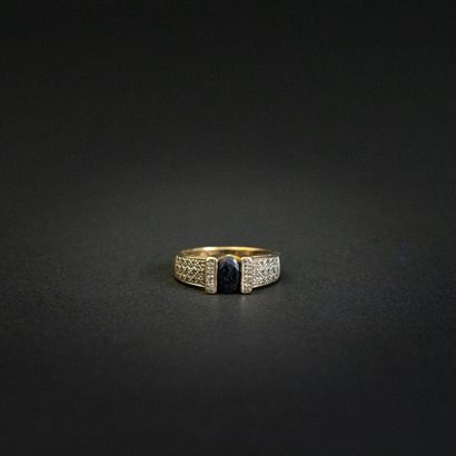 null Sapphire ring with 8/8 diamonds, gold setting 

Gross weight : 4.6 g finger...