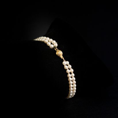 null Bracelet double rang de perles de culture 3.5 à 4 mm environ, fermoir or 

Poids...