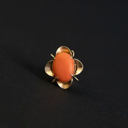 null Coral ring, 14 K gold setting 

Circa 1960.

Gross weight: 3 g- Finger: 51 -...
