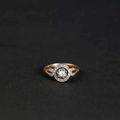 null Bague double croisillon , diamant taille ancienne 0.20 carat environ et roses,...