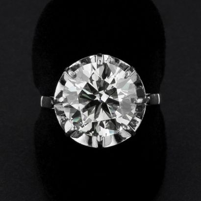 null Bague solitaire diamant taille brillant 4.68 carats, couleur N-R, pureté VVS2,...