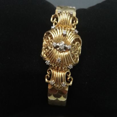 null ELITA

Montre Mystérieuse en or et diamants taille 8/8, boitier et bracelet...