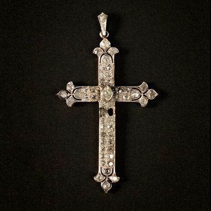 null Pendentif croix diamants taille ancienne et rose 3 carats environ, monture or...